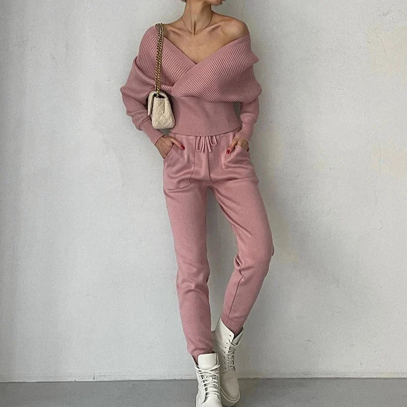 Komplet damski sweter i spodnie – casualowy zestaw dwuczęściowy