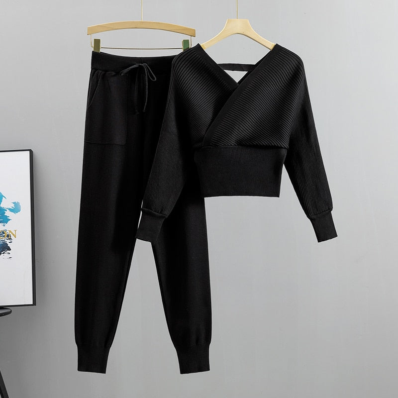 Komplet damski sweter i spodnie – casualowy zestaw dwuczęściowy