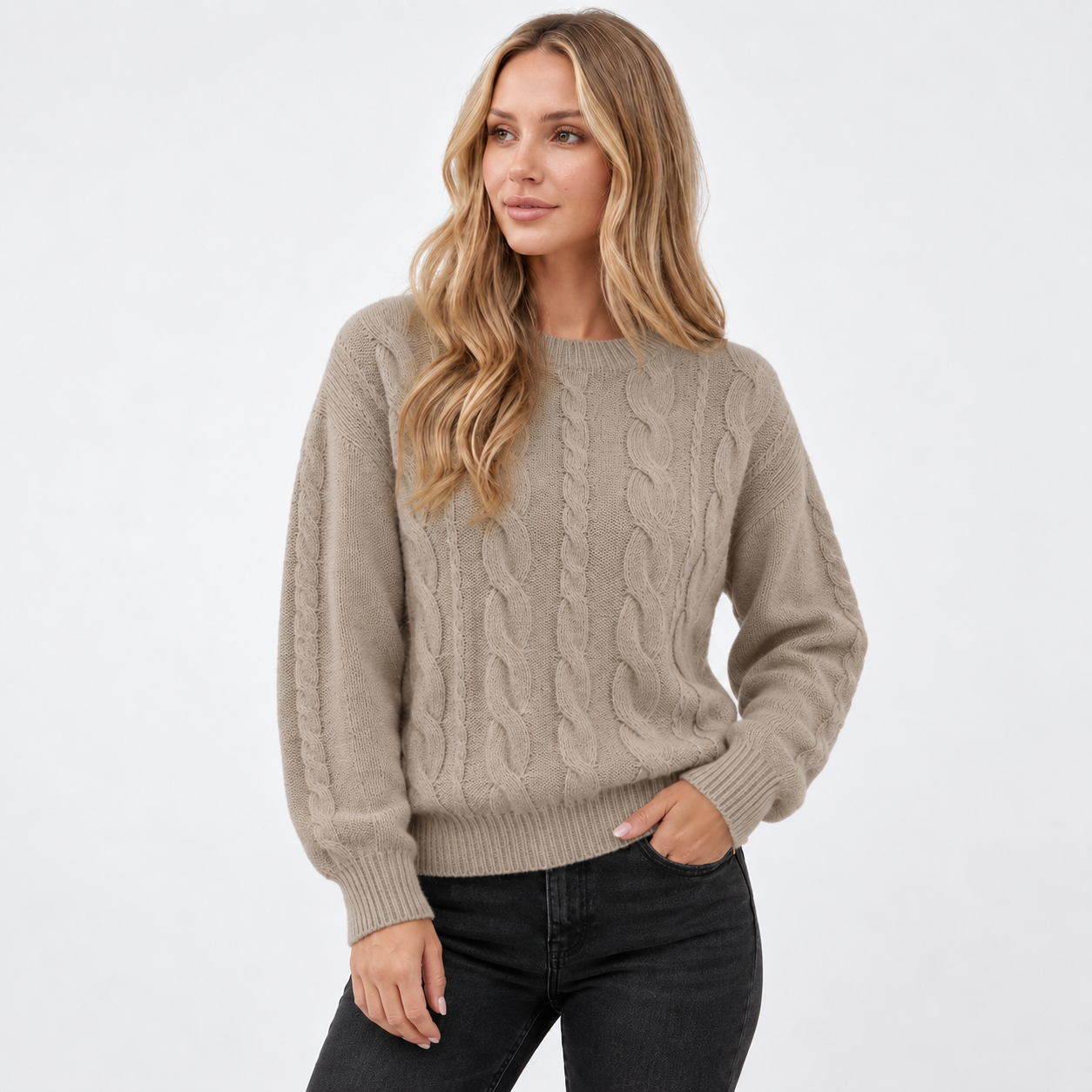 Sweter damski z warkoczowym splotem i okrągłym dekoltem — Khaki — przód