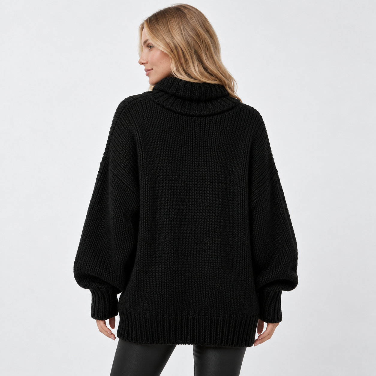 Sweter damski oversize z szerokim kołnierzem — Czarny — tył