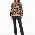Sweter damski oversize w zwierzęcy wzór – Beżowy – przód